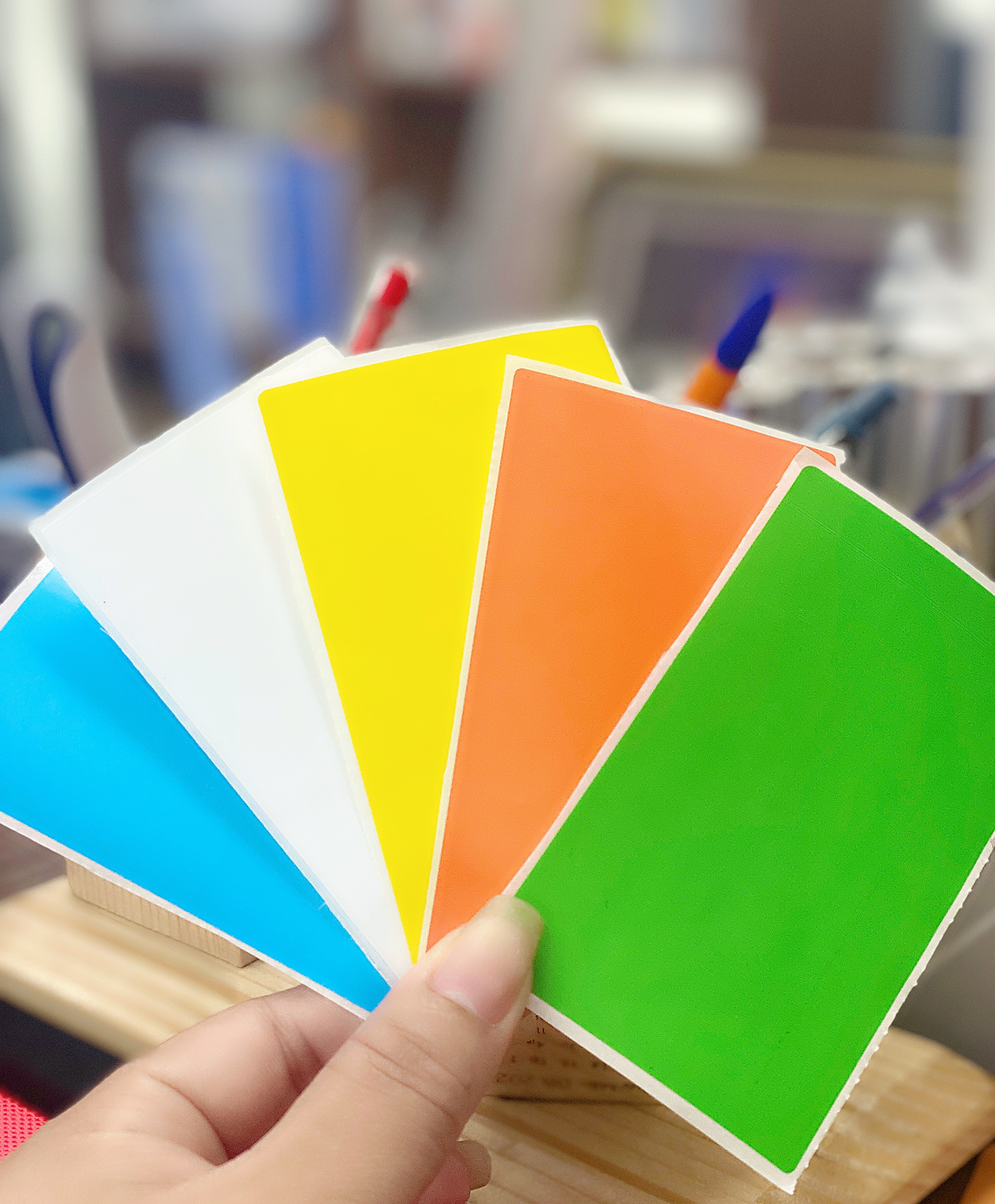 Nhãn decal nhuộm màu
